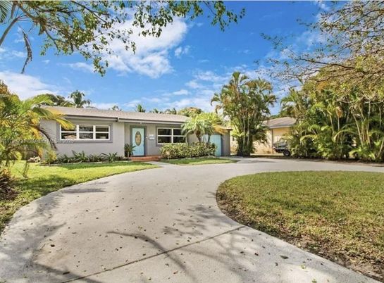 Backyard, Exterior, Facade, Ranch
