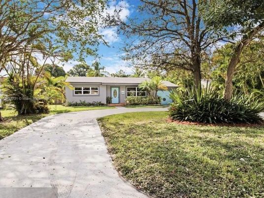 Backyard, Exterior, Facade, Ranch