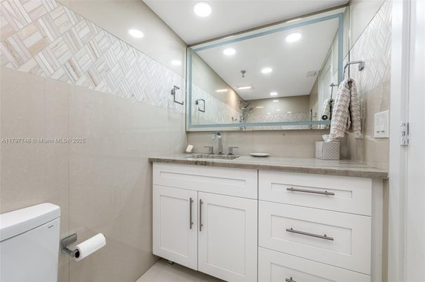 Bathroom, Interior, Recessed Lighting