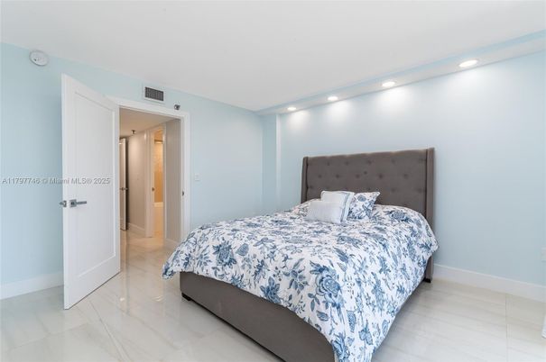 Bedroom, Interior, Recessed Lighting