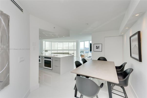 Dining room, Interior, Kitchen, Recessed Lighting
