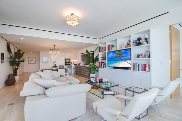 Dining room, Interior, Kitchen, Living room, Pendant Lights, Recessed Lighting, Stainless Steel Appliances, Wood Texture Flooring