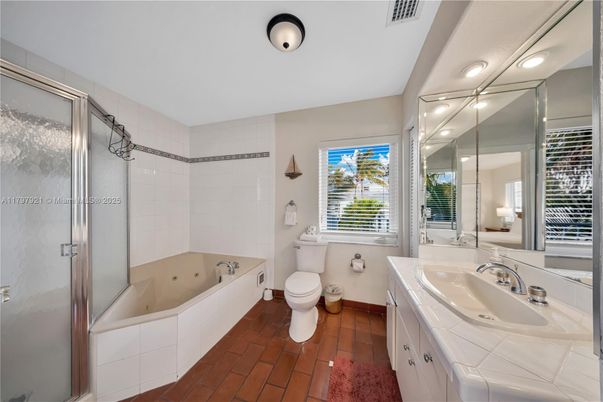 Bathroom, Interior, Tile Countertops