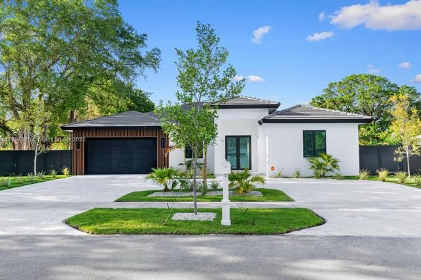Attached, Exterior, Facade, Modern