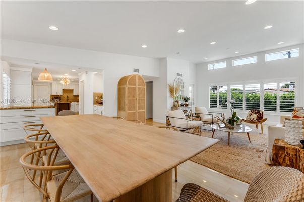 Dining room, Interior, Living room, Recessed Lighting
