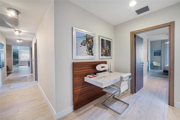 Interior, Recessed Lighting, Wood Texture Flooring