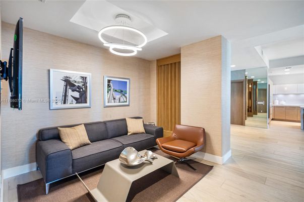 Interior, Living room, Pendant Lights, Recessed Lighting, Wood Texture Flooring