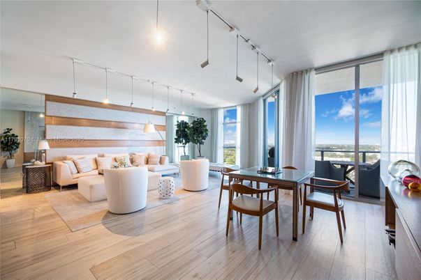 Dining room, Interior, Living room, Pendant Lights, Recessed Lighting, Wood Texture Flooring