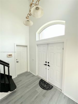 Interior, Pendant Lights, Wood Texture Flooring