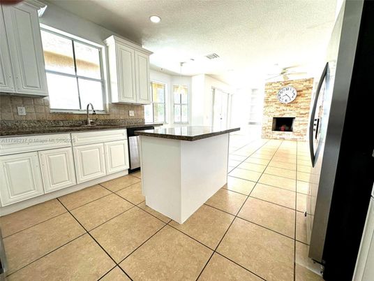 Fireplace, Interior, Kitchen, Pendant Lights, Recessed Lighting