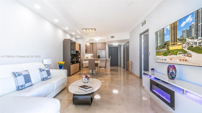 Dining room, Interior, Kitchen, Living room, Pendant Lights, Recessed Lighting