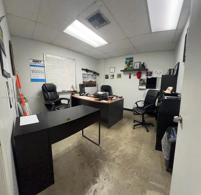 Home Office, Interior