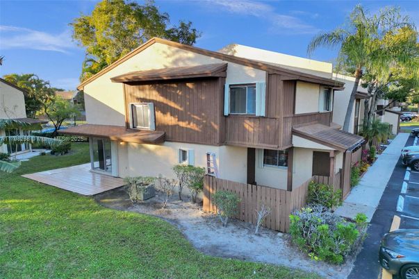 Backyard, Exterior, Facade, Modern