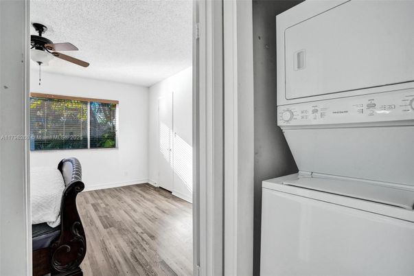 Interior, Utility Closets, Washer, Wood Texture Flooring