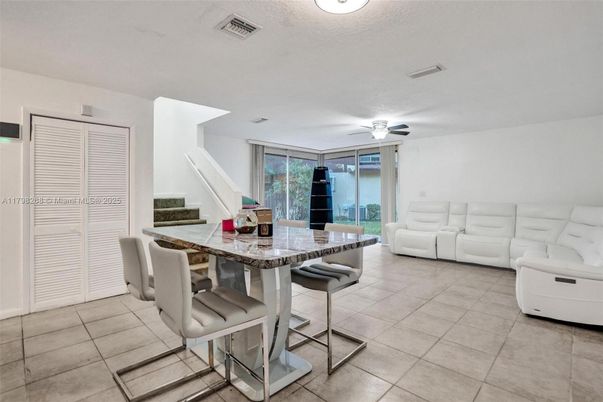 Dining room, Interior