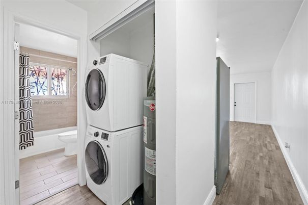 Interior, Utility Closets, Washer, Wood Texture Flooring