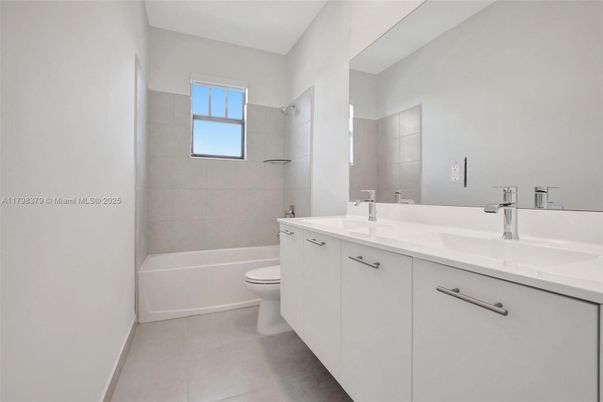 Bathroom, Dual Sink Vanities, Interior