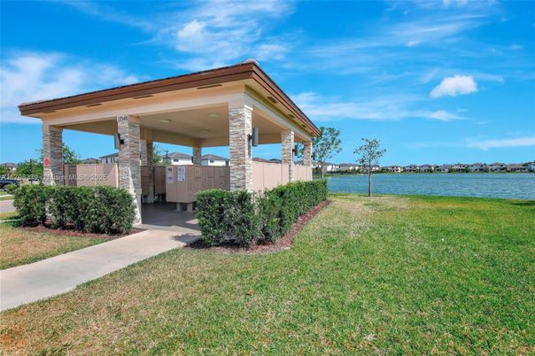 Exterior, Lake