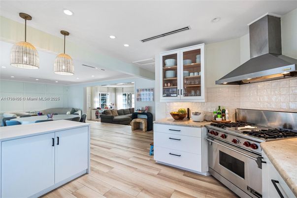 Interior, Kitchen, Living room, Pendant Lights, Recessed Lighting, Stainless Steel Appliances, Wood Texture Flooring
