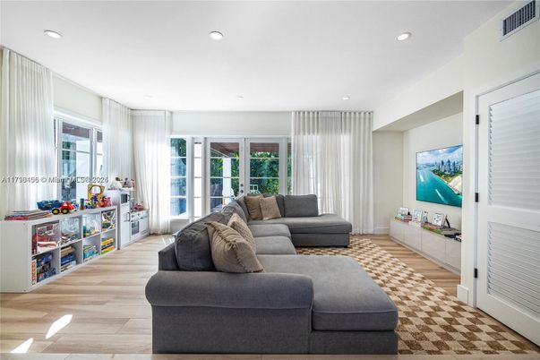 Interior, Living room, Recessed Lighting, Wood Texture Flooring