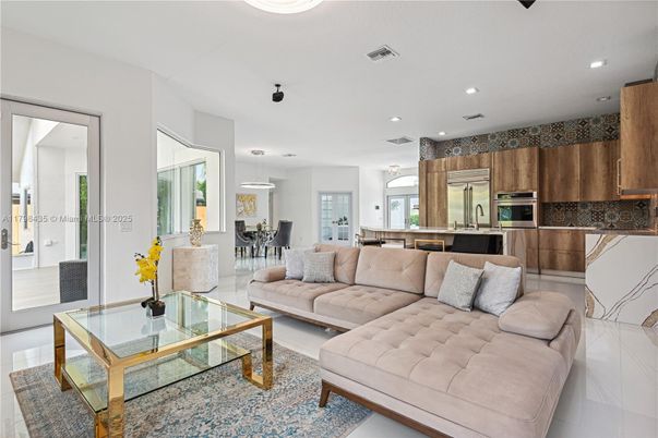 Dining room, Interior, Kitchen, Living room, Pendant Lights, Recessed Lighting, Stainless Steel Appliances