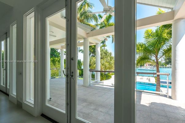 Interior, Sun Room, Water