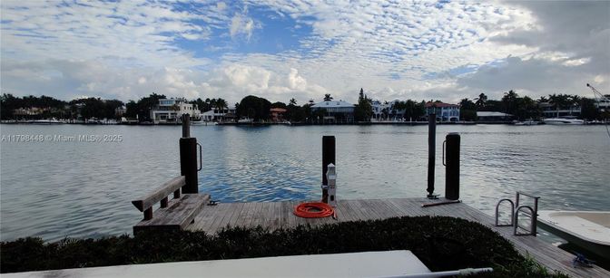 Exterior, Lake