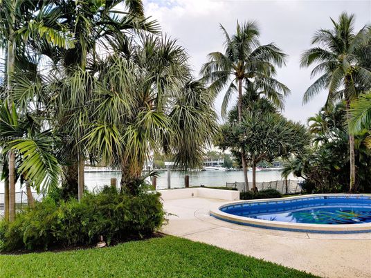 Exterior, Lake, Pool