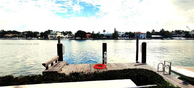Exterior, Lake