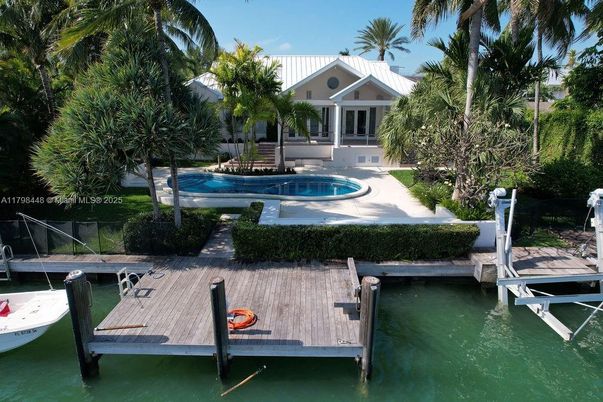 Exterior, Lake, Pool