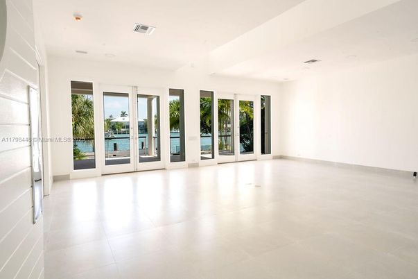 Empty room, Interior, Recessed Lighting, Water