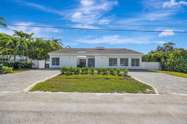 Backyard, Exterior, Facade, Ranch