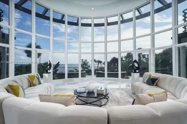 Fitness Equipment, Interior, Living room, Recessed Lighting, Sun Room