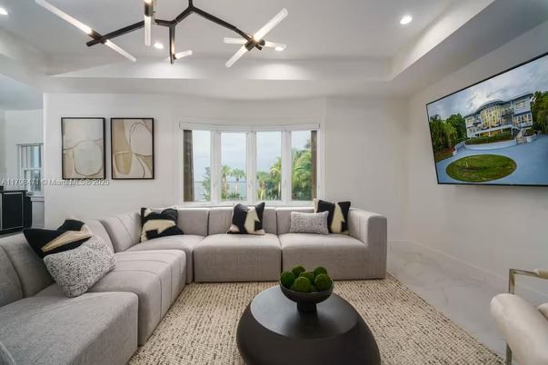 Interior, Living room, Pendant Lights, Recessed Lighting