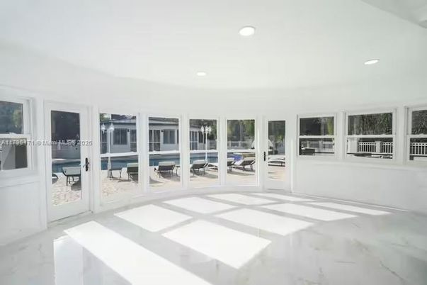 Empty room, Interior, Recessed Lighting, Water