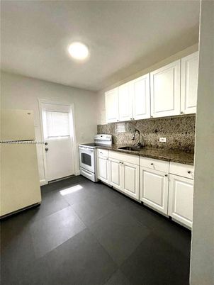 Interior, Kitchen, Recessed Lighting, Washer