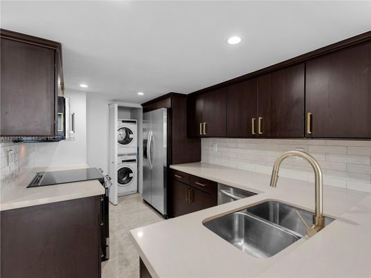 Interior, Kitchen, Recessed Lighting, Washer