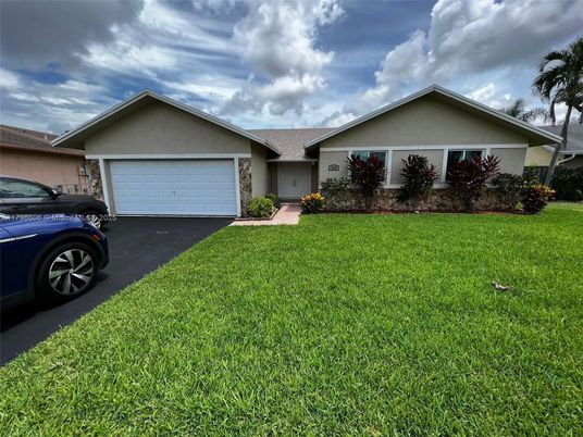 Attached, Exterior, Facade, Ranch