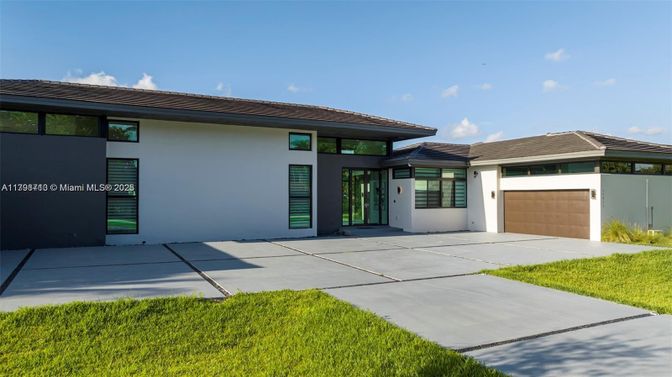 Attached, Exterior, Facade, Modern