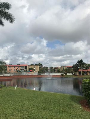 Exterior, Lake