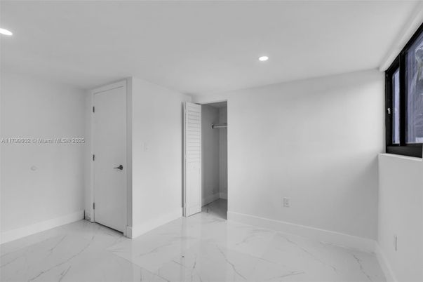 Empty room, Interior, Marble, Recessed Lighting