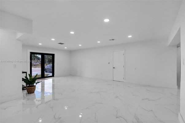 Empty room, Interior, Marble, Recessed Lighting