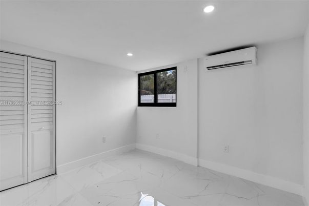Empty room, Interior, Marble, Recessed Lighting