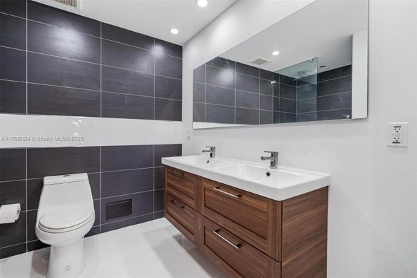 Bathroom, Interior, Recessed Lighting