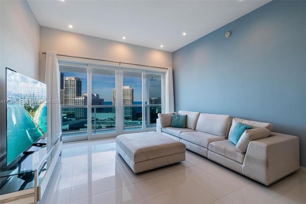Interior, Living room, Recessed Lighting, Water