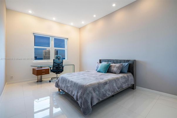 Bedroom, Home Office, Interior, Recessed Lighting