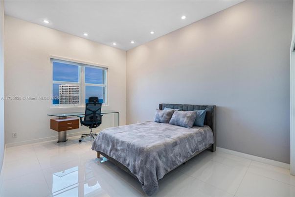 Bedroom, Home Office, Interior, Recessed Lighting