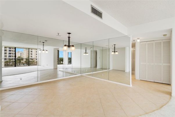 Empty room, Interior, Pendant Lights