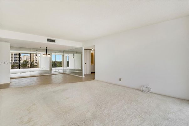 Empty room, Interior, Pendant Lights