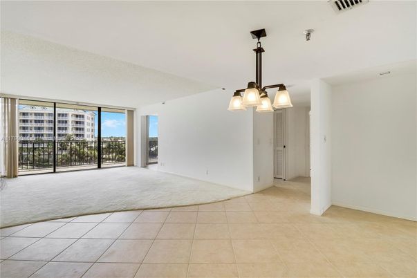 Chandelier, Empty room, Interior, Pendant Lights